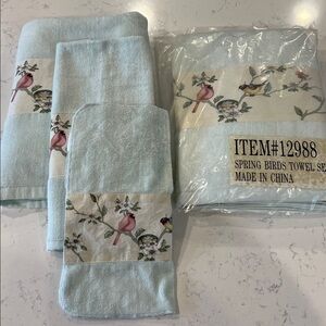 Two NWT!🎉 Collections Etc 3-Piece Spring Birds Towel Set